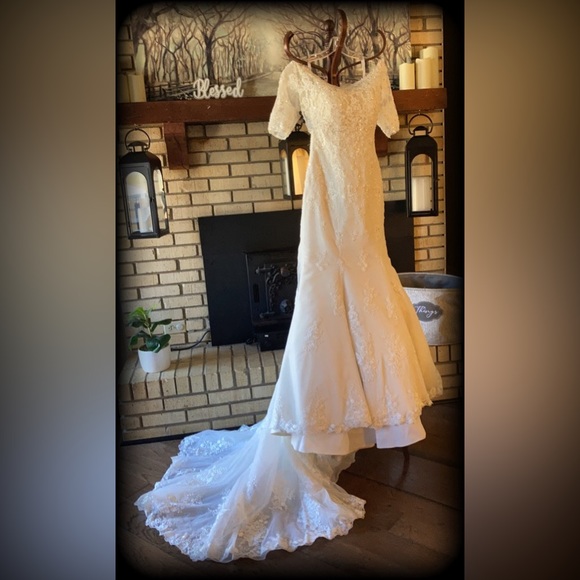 Beautiful Stella York design Wedding Dress size 8 - Picture 2 of 8